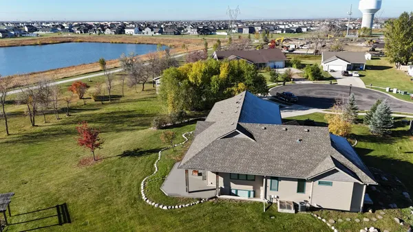 $625,000 | 6425 15th Street South, Fargo, ND 58104