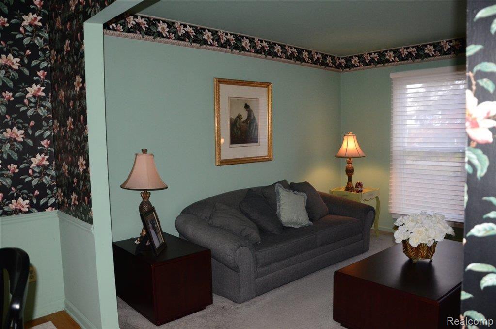 5888 Shaun Road West Bloomfield, MI 48322 - Photo 20 of 32 Living Room 1
