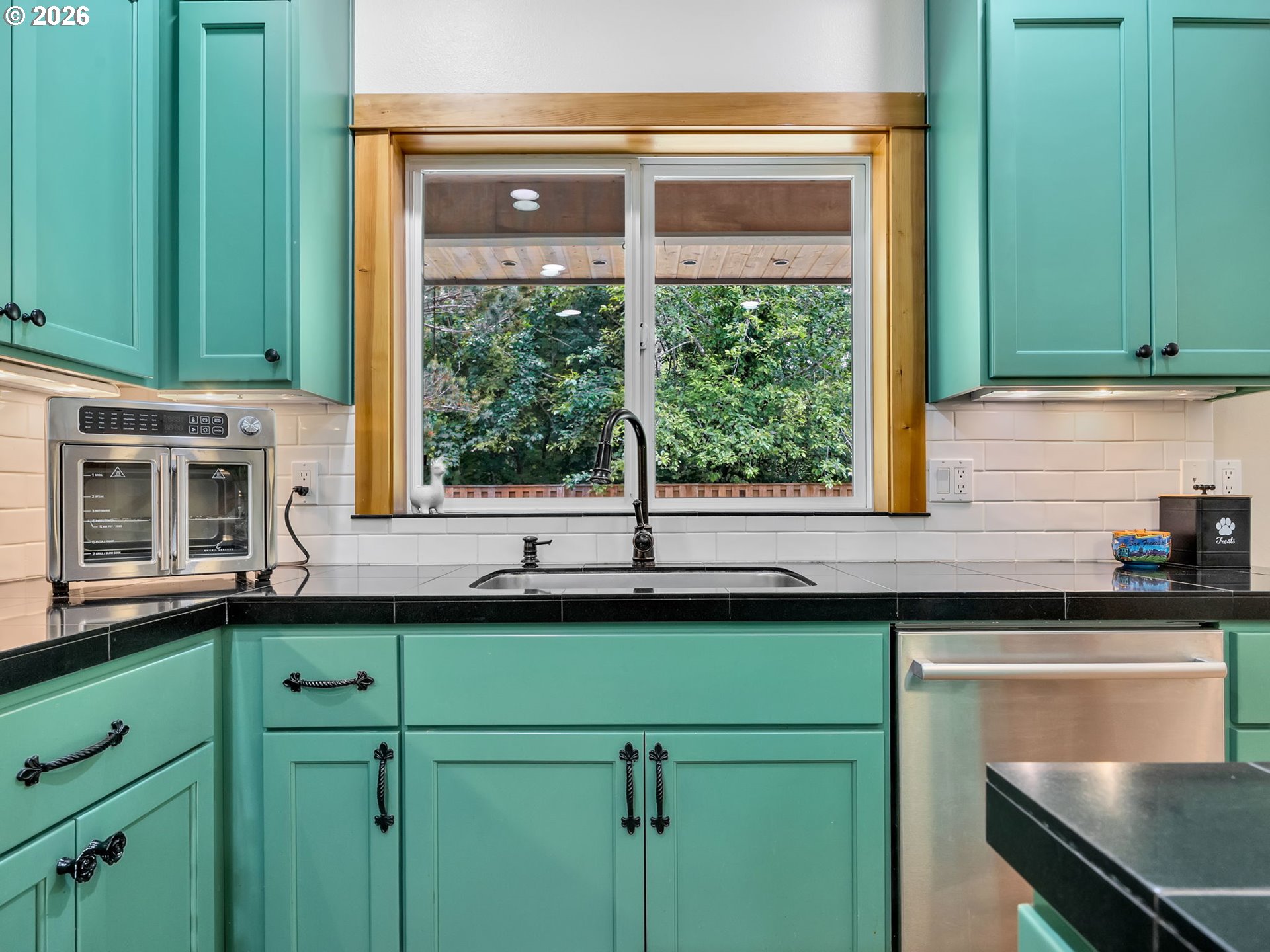 1390 Sea Ridge Lane Gearhart, OR 97138 - Photo 9 of 48 Kitchen
