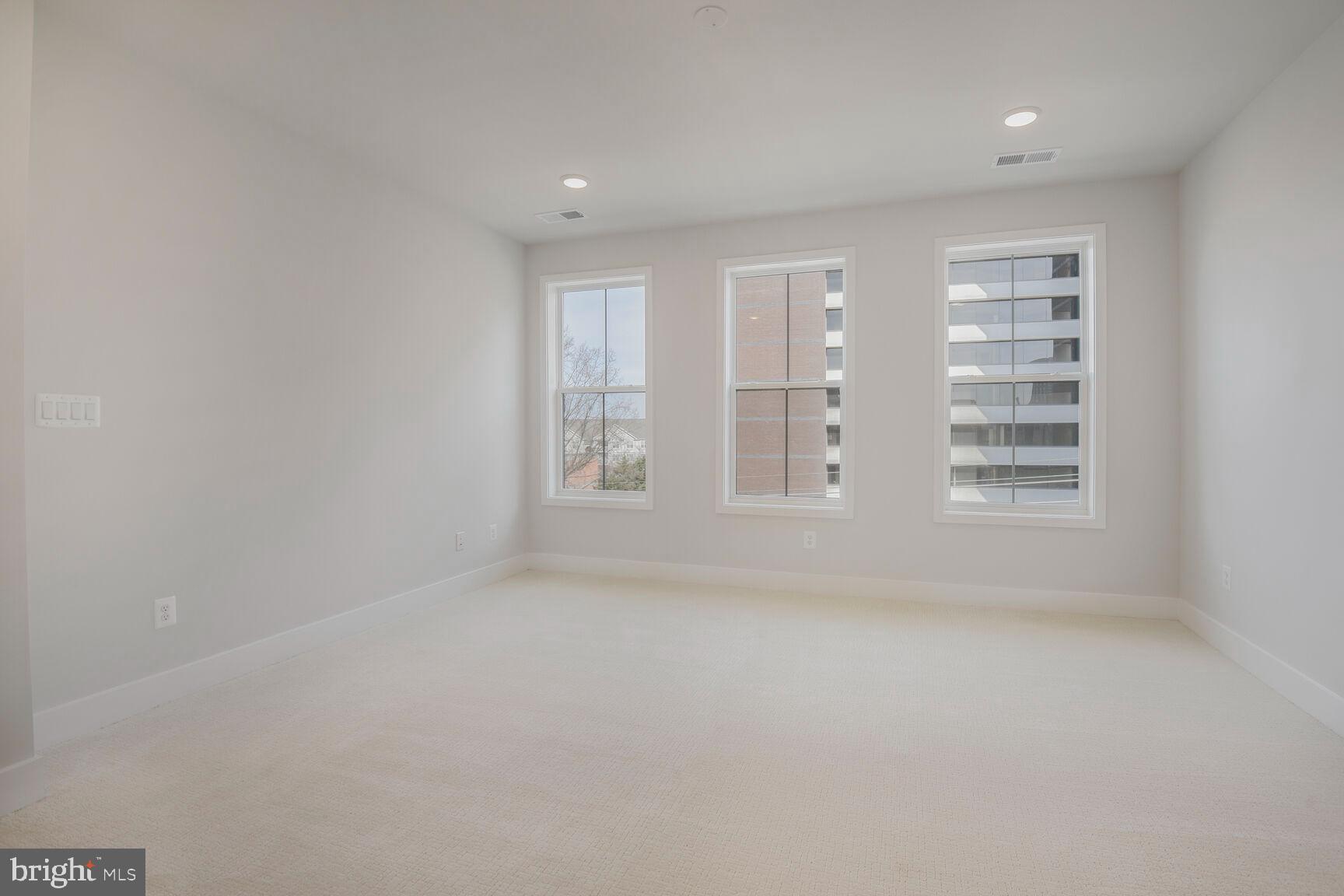 6020 Montrose Road North Bethesda, MD 20852 - Photo 25 of 27 a view of room and window
