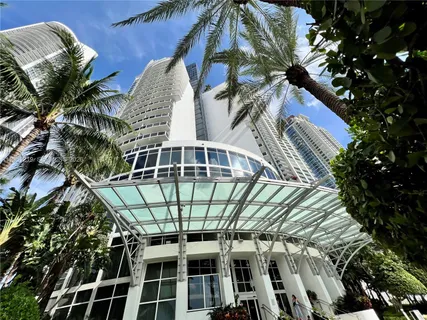 $715,000 | 18001 Collins Avenue, Unit 2605, Sunny Isles Beach, FL 33160