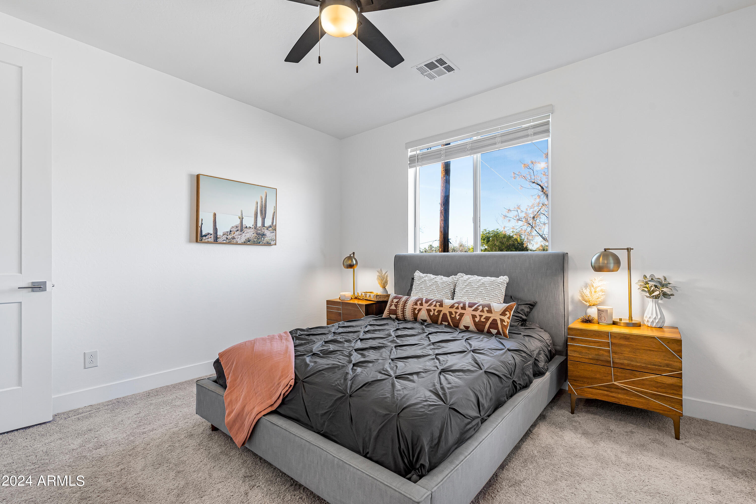 1247 East Colter Street, Unit 5 Phoenix, AZ 85014 - Photo 11 of 35 DSC00008
