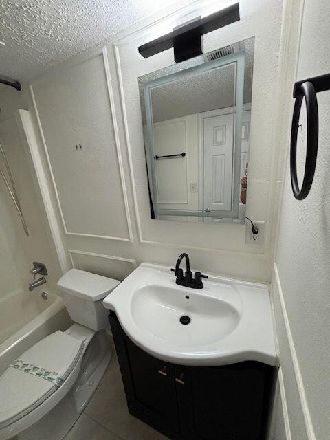 101 Old Ferry Road, Unit 5B Shalimar, FL 32579 - Photo 10 of 19 a bathroom with a sink and a mirror