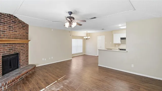 $199,900 | 773 Parkview Drive, Burleson, TX 76028