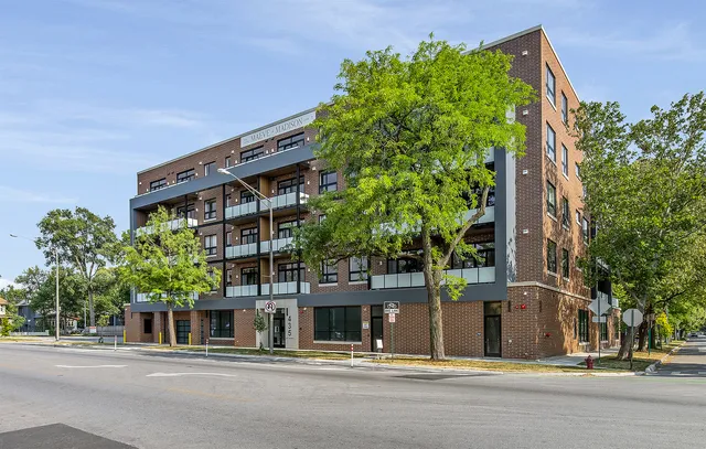 $2,695 | 435 Madison Street, Unit 506, Oak Park, IL 60302