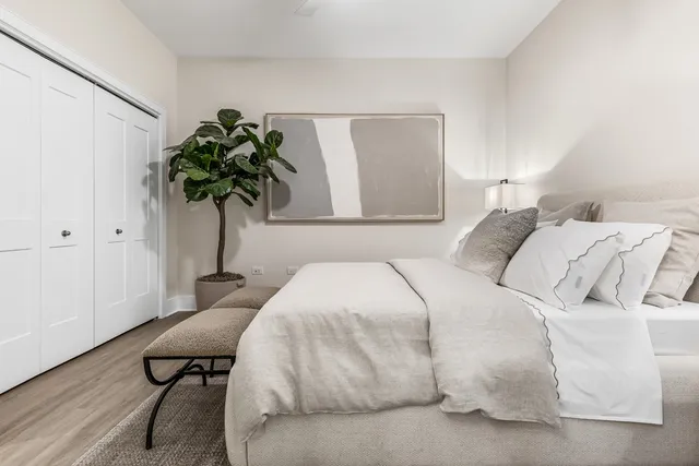 $2,695 | 435 Madison Street, Unit 506, Oak Park, IL 60302