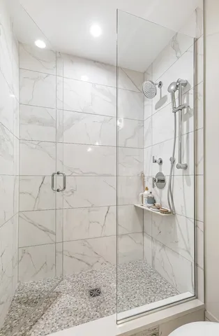 $2,695 | 435 Madison Street, Unit 506, Oak Park, IL 60302