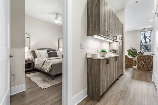 $2,695 | 435 Madison Street, Unit 506, Oak Park, IL 60302