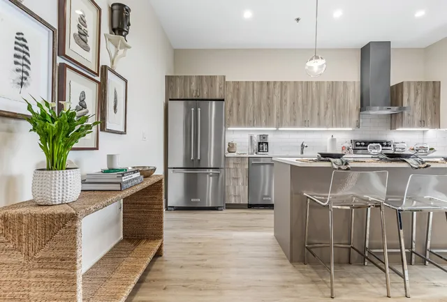 $2,695 | 435 Madison Street, Unit 506, Oak Park, IL 60302