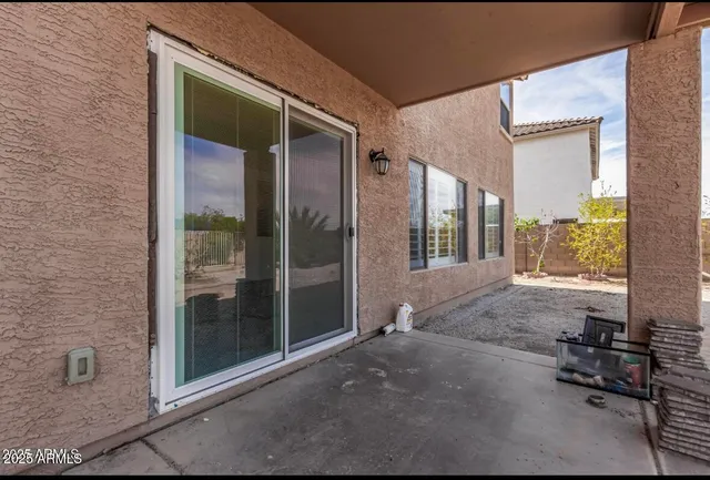 a view of backyard with garden