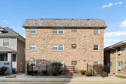 $185,000 | 205 Circle Avenue, Unit 2D, Forest Park, IL 60130