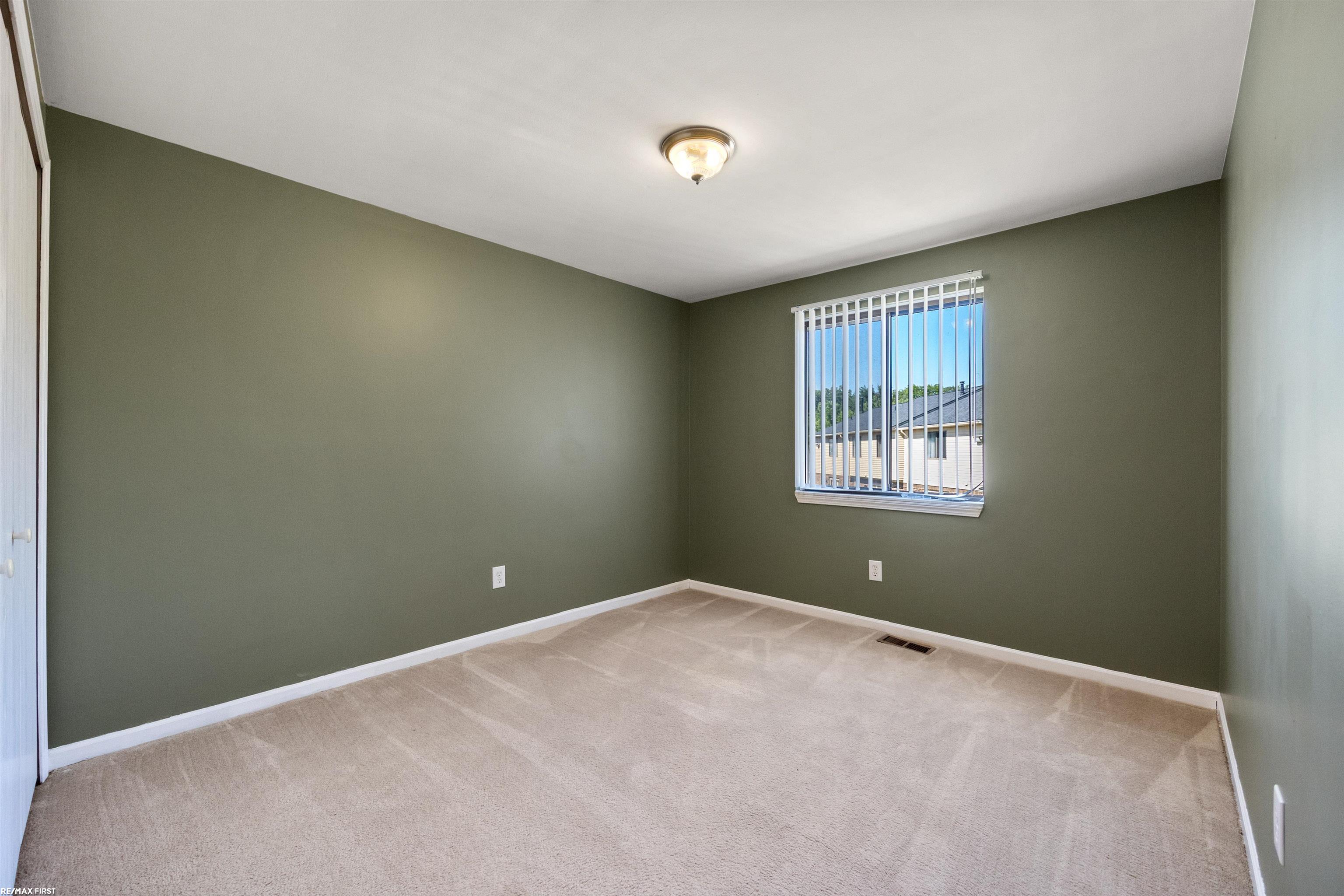 48592 Sugarbush Road New Baltimore, MI 48047 - Photo 17 of 31 50084817-16.JPG