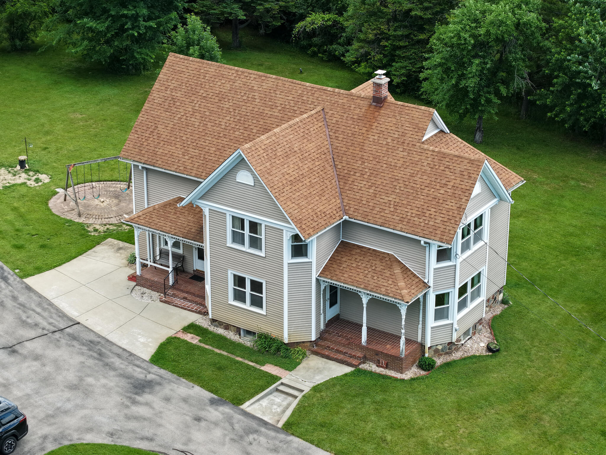 19272 West Coffee Road New Berlin, WI 53146 - Photo 2 of 49 Exterior