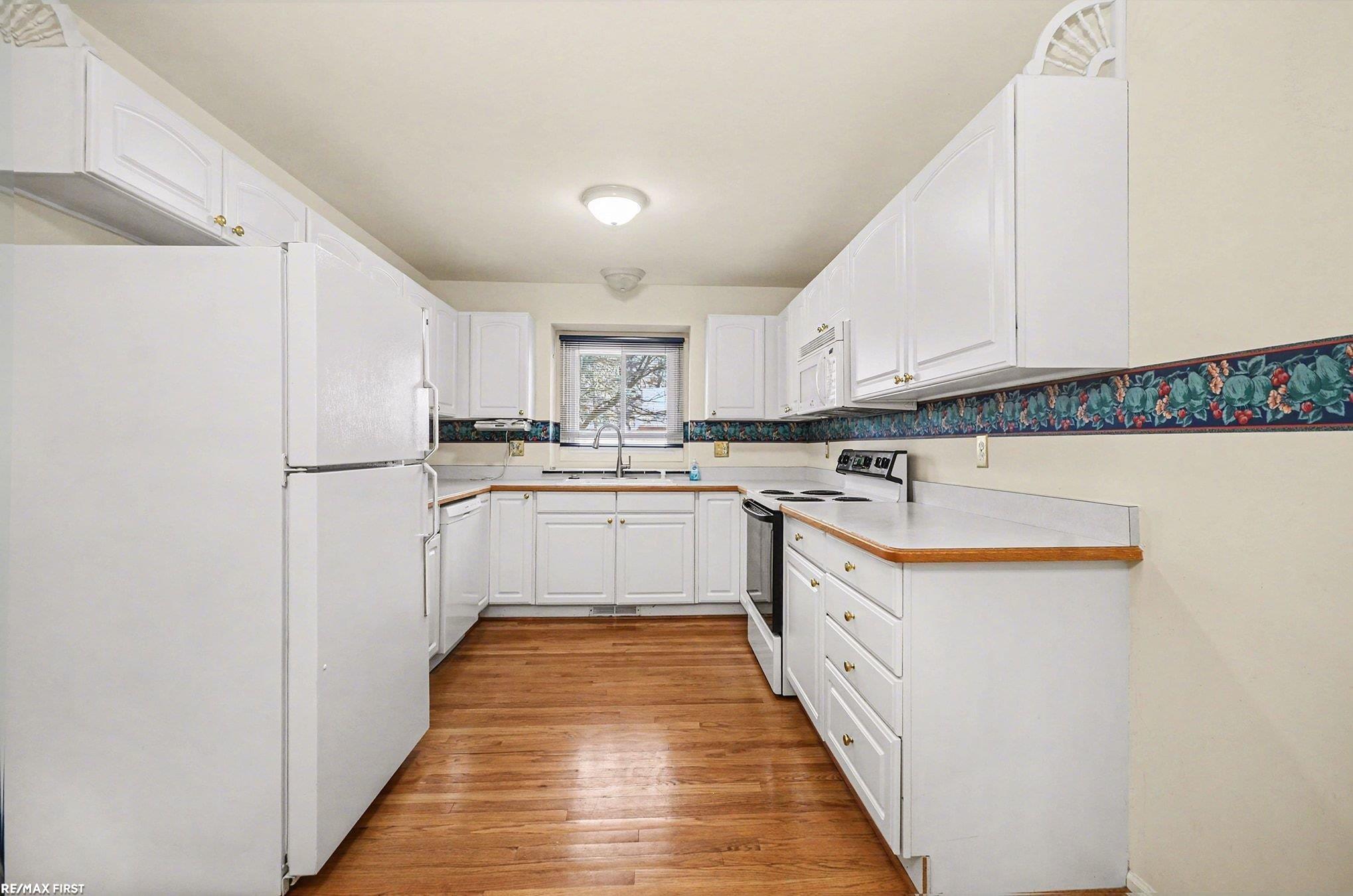 16985 Country Ridge Lane Macomb, MI 48044 - Photo 10 of 26 50198707-5782f2a2-e284-4df0-986b-0224d0deca00.JPG