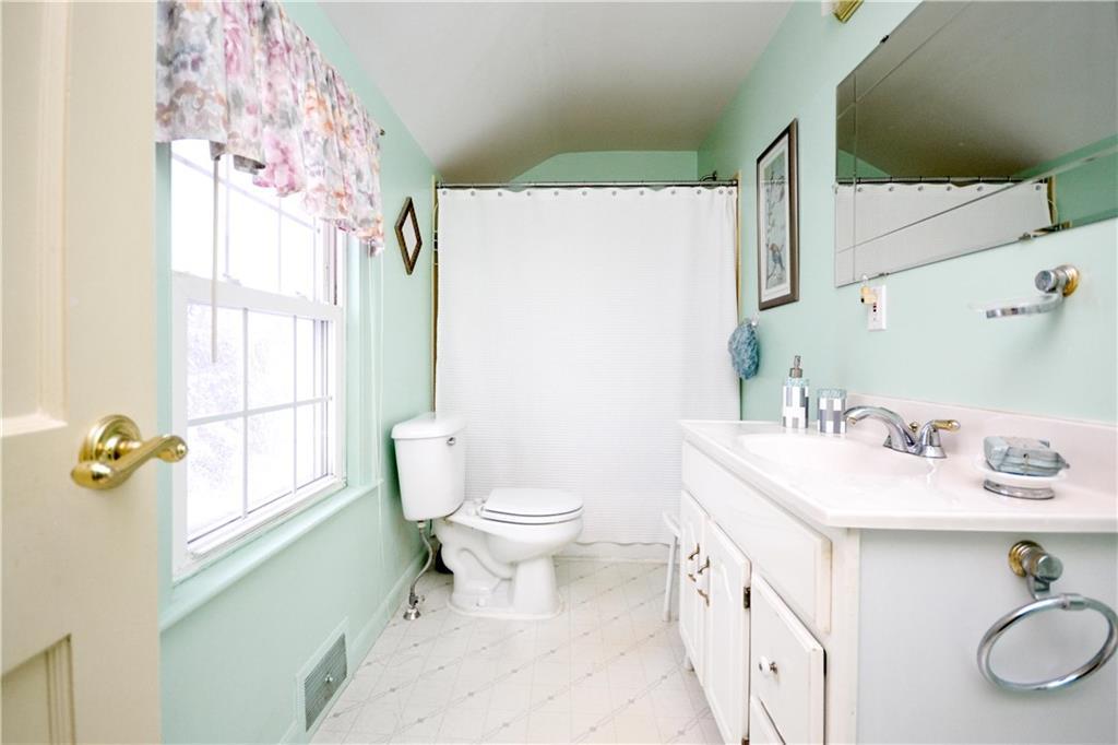 26 Parsons Road Portland, ME 04103 - Photo 16 of 18 2nd floor bath