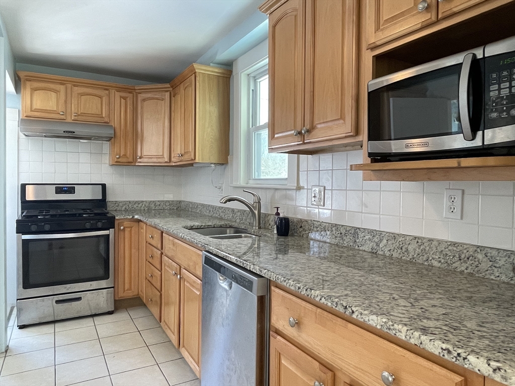 139 Oakdale Road Newton, MA 02461 - Photo 5 of 36