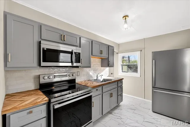 $170,000 | 202 Monica Drive, Sunset Hills, MO 63127