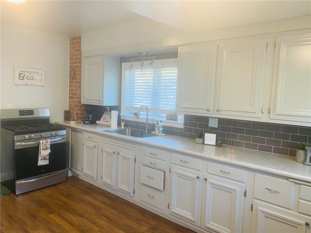 1523 Old Butler Road New Castle, PA 16101 - Photo 3 of 18