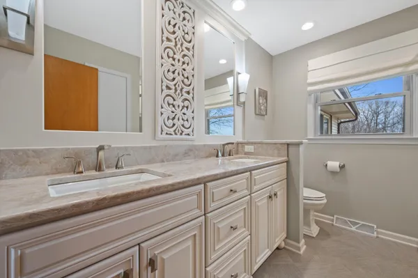 $484,900 | 5826 Sugarbush Lane, Greendale, WI 53129