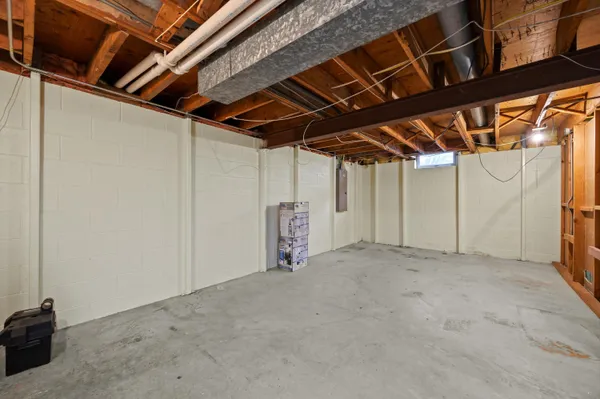 $484,900 | 5826 Sugarbush Lane, Greendale, WI 53129