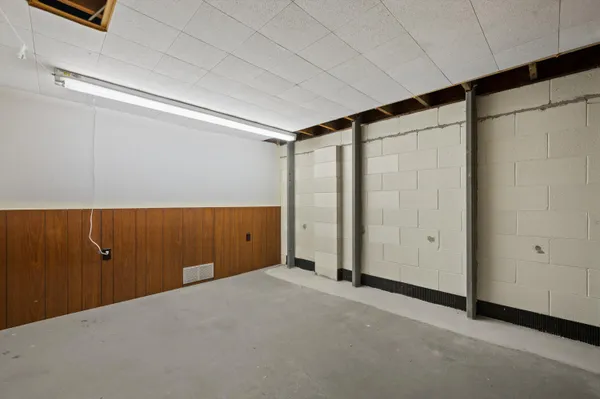 $484,900 | 5826 Sugarbush Lane, Greendale, WI 53129