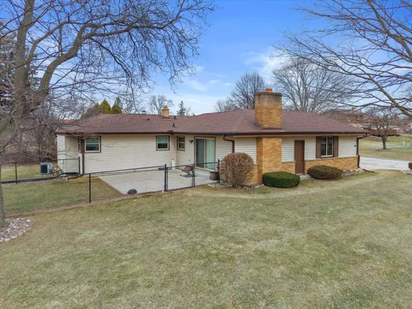 $484,900 | 5826 Sugarbush Lane, Greendale, WI 53129