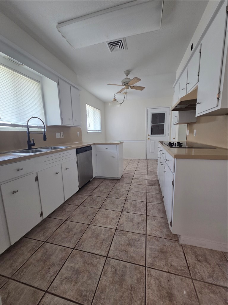 4402 Sutton Lane Corpus Christi, TX 78411 - Photo 10 of 19