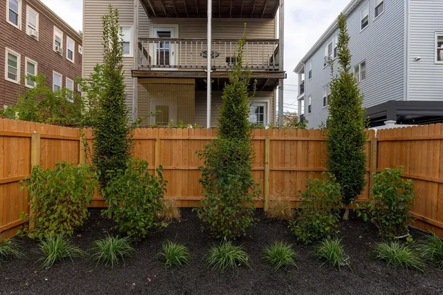 a view of a house with backyard and garden