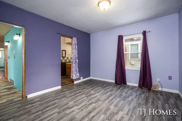 $159,900 | 1967 Francis Avenue Southeast, Grand Rapids, MI 49507