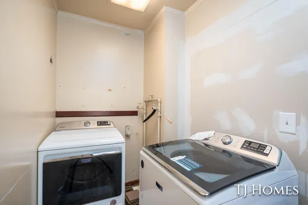 $159,900 | 1967 Francis Avenue Southeast, Grand Rapids, MI 49507