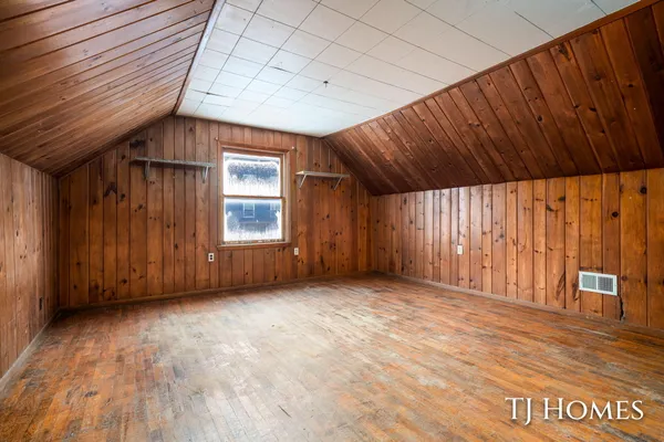 $159,900 | 1967 Francis Avenue Southeast, Grand Rapids, MI 49507