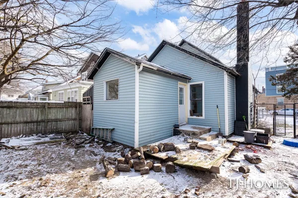 $159,900 | 1967 Francis Avenue Southeast, Grand Rapids, MI 49507