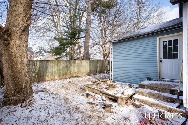 $159,900 | 1967 Francis Avenue Southeast, Grand Rapids, MI 49507