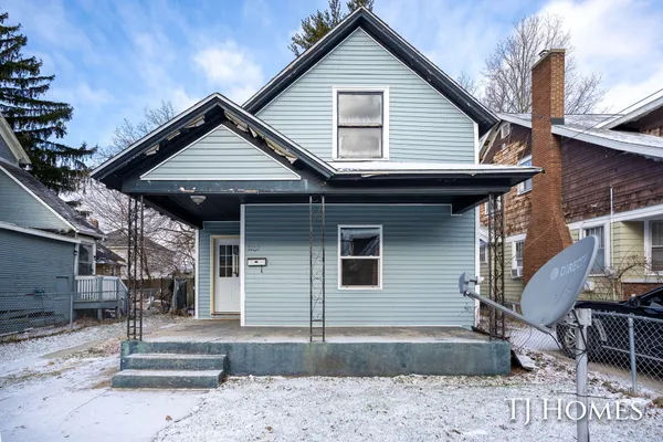 $159,900 | 1967 Francis Avenue Southeast, Grand Rapids, MI 49507