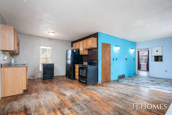 $159,900 | 1967 Francis Avenue Southeast, Grand Rapids, MI 49507