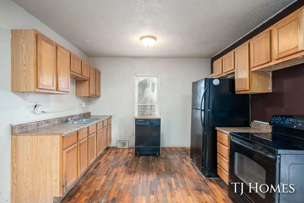 $159,900 | 1967 Francis Avenue Southeast, Grand Rapids, MI 49507