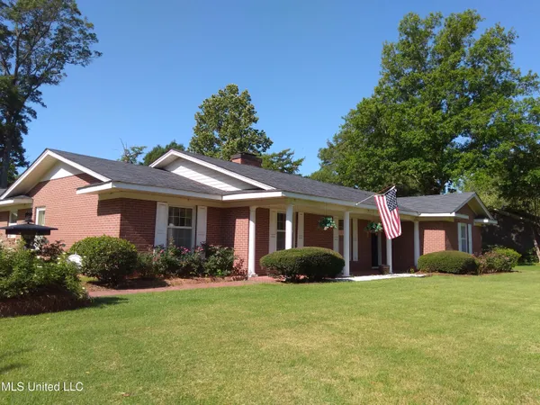 $279,500 | 6 Morningside Drive, Indianola, MS 38751