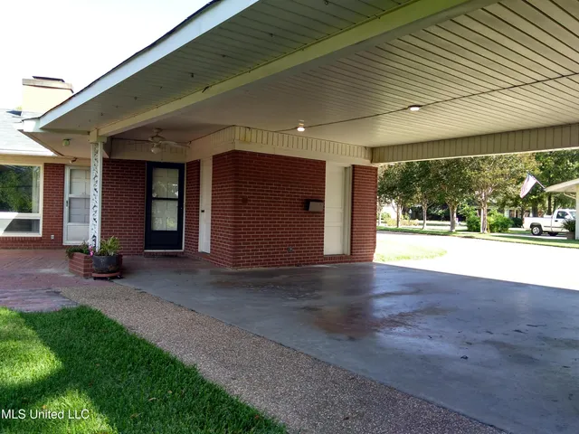 $279,500 | 6 Morningside Drive, Indianola, MS 38751