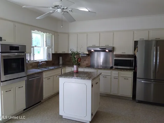 $279,500 | 6 Morningside Drive, Indianola, MS 38751