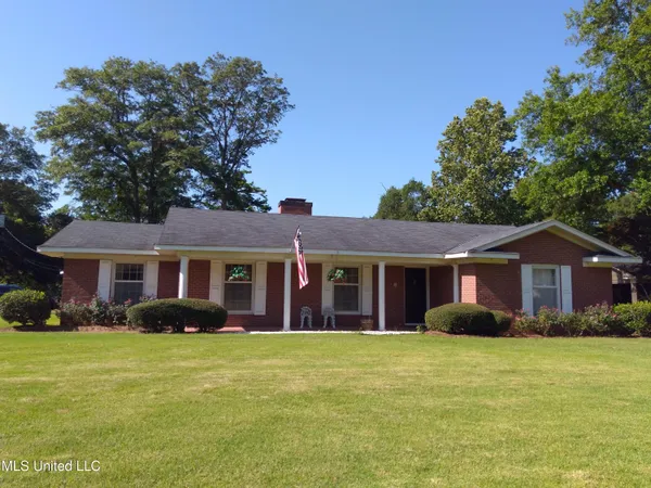 $279,500 | 6 Morningside Drive, Indianola, MS 38751