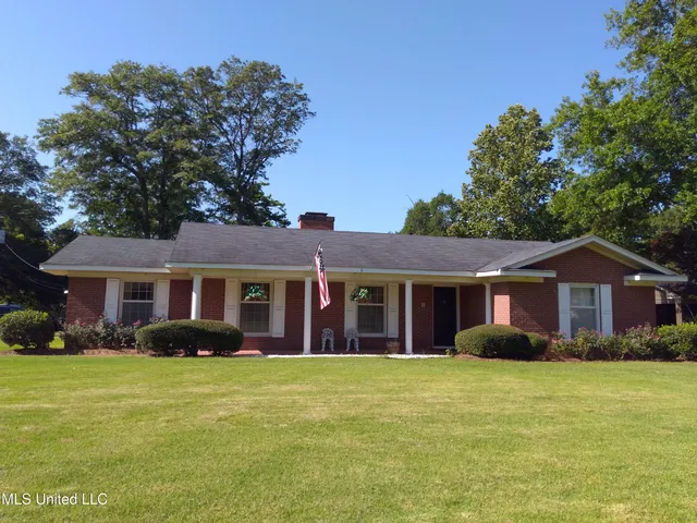 $279,500 | 6 Morningside Drive, Indianola, MS 38751
