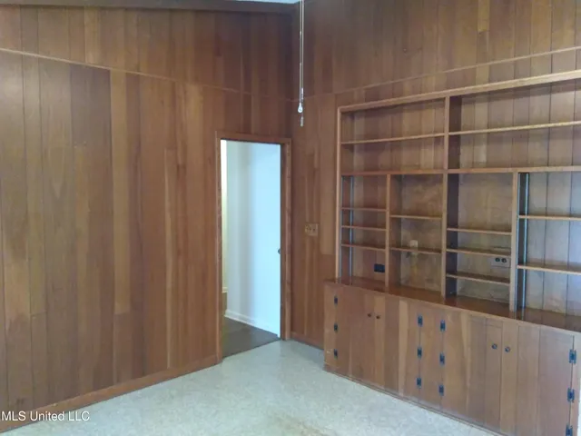 $279,500 | 6 Morningside Drive, Indianola, MS 38751