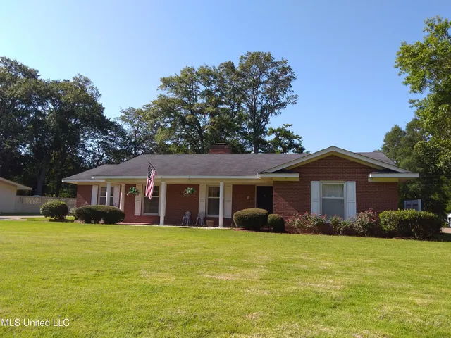 $279,500 | 6 Morningside Drive, Indianola, MS 38751