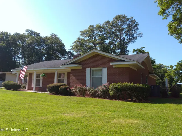 $279,500 | 6 Morningside Drive, Indianola, MS 38751
