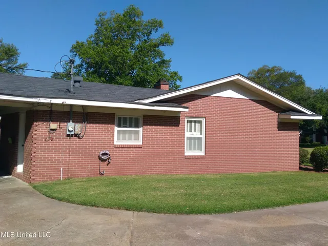 $279,500 | 6 Morningside Drive, Indianola, MS 38751