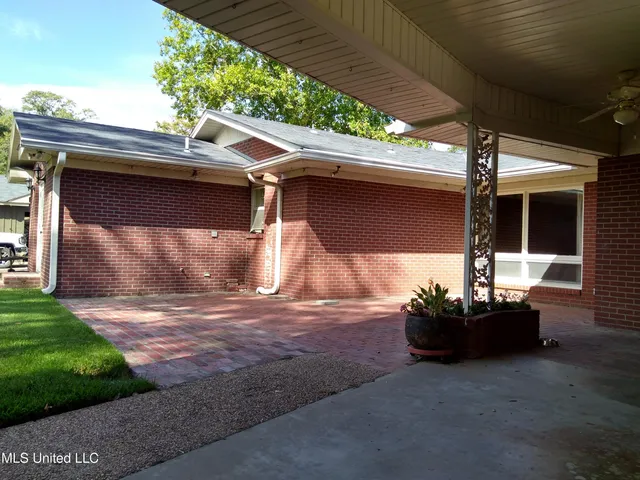 $279,500 | 6 Morningside Drive, Indianola, MS 38751