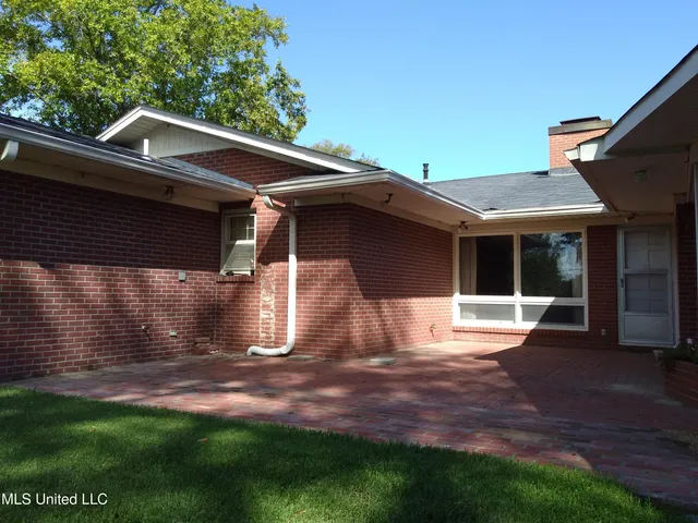 $279,500 | 6 Morningside Drive, Indianola, MS 38751