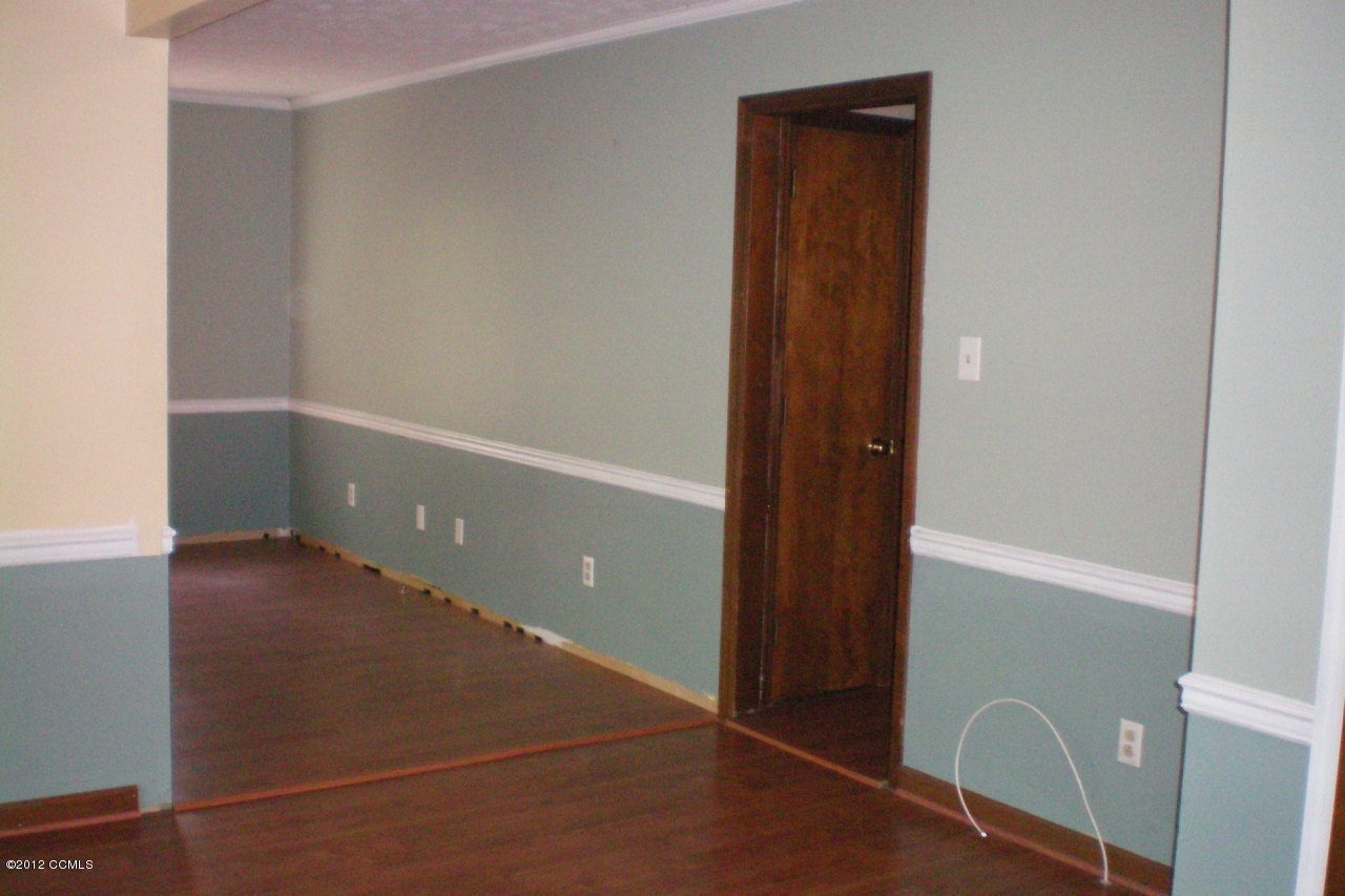 608 Stately Pines Road New Bern, NC 28560 - Photo 8 of 21 Foyar