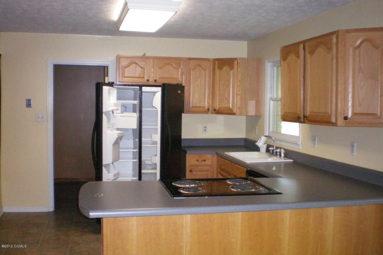 608 Stately Pines Road New Bern, NC 28560 - Photo 10 of 21 Kitchen