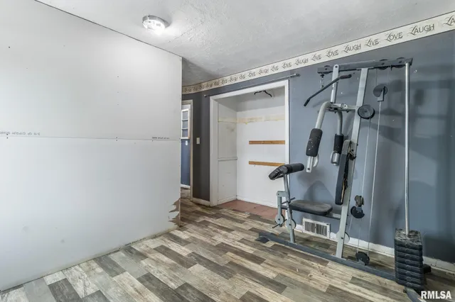 $129,900 | 109 Knox Road 800 North, Galesburg, IL 61401